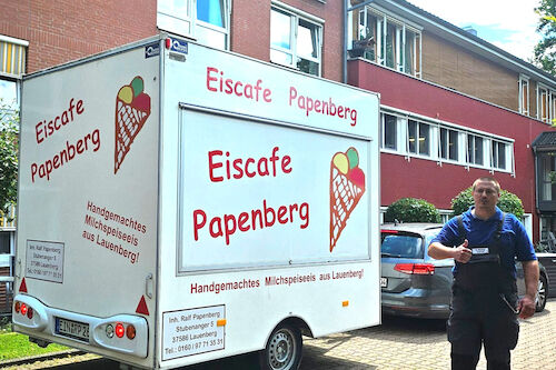 Eiswagen vom Eiscafe Papenberg